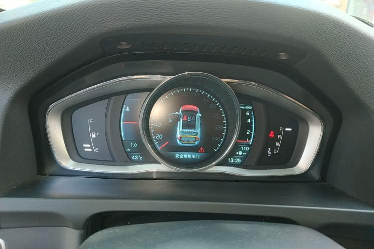 Used Volvo V60 2014 T5 Zhiya Edition
