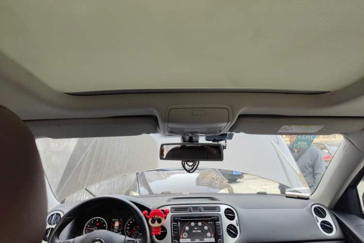 Used Volkswagen Tiguan 2015 1.8TSI Automatic All-Wheel-Drive Luxury Model Headliner