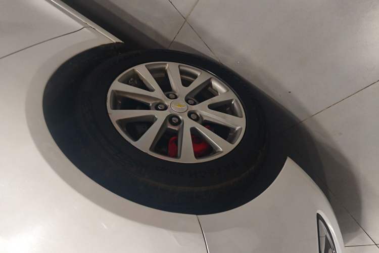 Used Chevrolet Malibu 2017 1.5T Automatic Luxury Edition Left Front Wheel Hub