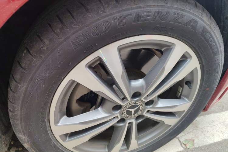 Used Mercedes-Benz C-Class 2019 C 180 L Fashion Edition Sport Version Right Front Wheel Hub