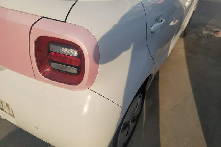 Used ORA Black Cat 2022 Updated Version 301 km Cute Pet Edition Lithium Iron Phosphate Right Rear Taillight