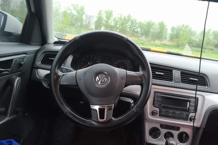 Used Volkswagen Lavida 2013 Revised Classic 1.6L Automatic Fashion Edition Steering Wheel