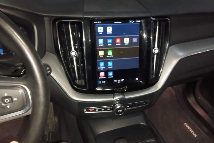 Used Volvo XC60 2023 B5 4x4 Smart Luxury Edition Audio And AC Panel