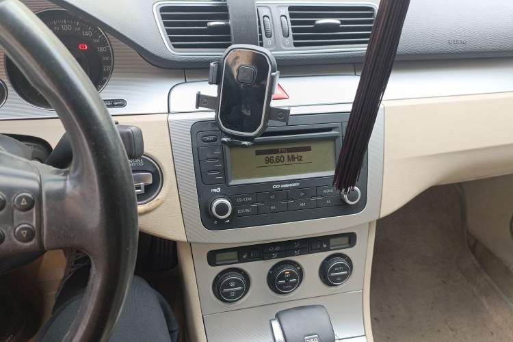 Used Volkswagen Magotan 2011 1.8TSI DSG Comfort Model Audio And AC Panel