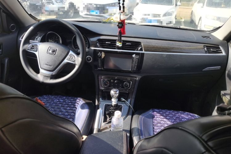 Used Zotye T600 2015 1.5T Manual Luxury Model Center Console