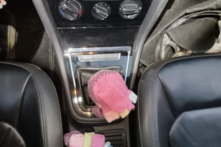 Used Volkswagen Bora 2013 1.6L Manual Comfort Model Gear Lever