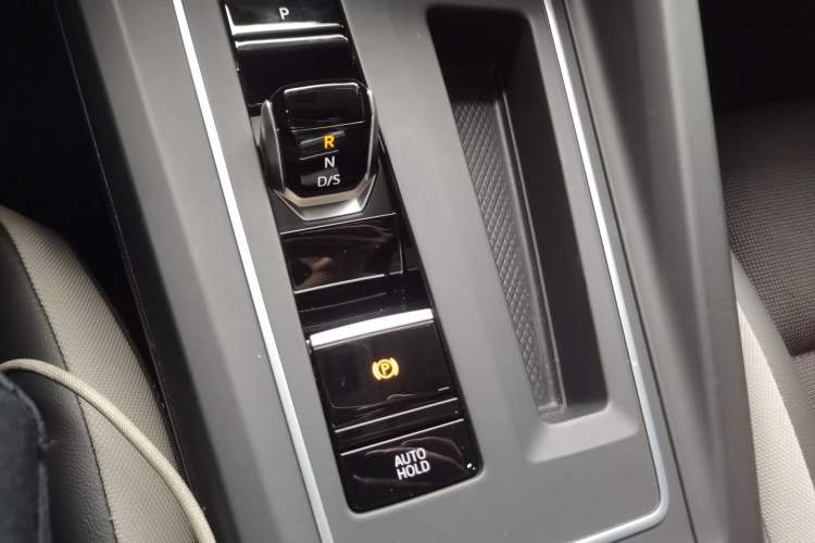 Used Volkswagen Golf 2024 280TSI DSG Pro 50th Anniversary Edition Gear Lever