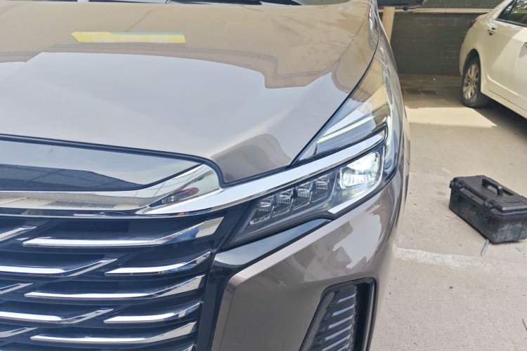 Used Buick GL8 2023 Land Executive Class 652T Luxury Model
