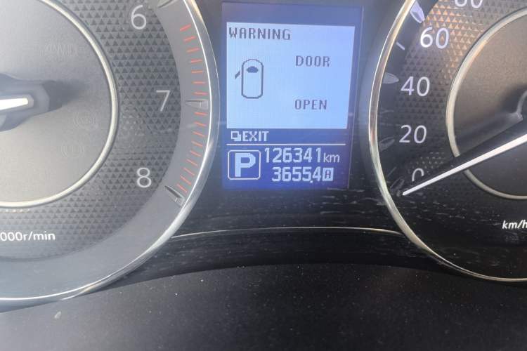 Used Nissan Patrol 2018 5.6L Standard Version Odometer Close Up