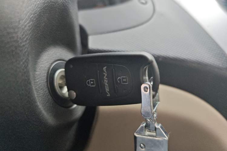 Used Hyundai Verna (older generation) 2014 1.4L Manual Smart GLS Trim
