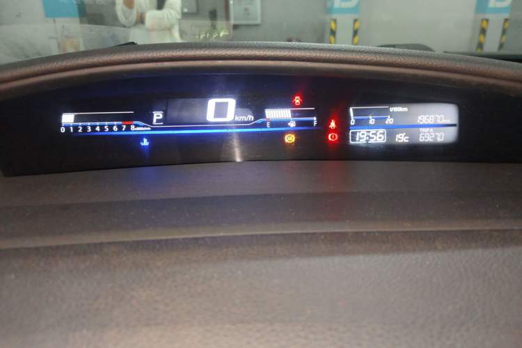 Used Honda Jade 2013 1.8L automatic Comfort version 5 seats
