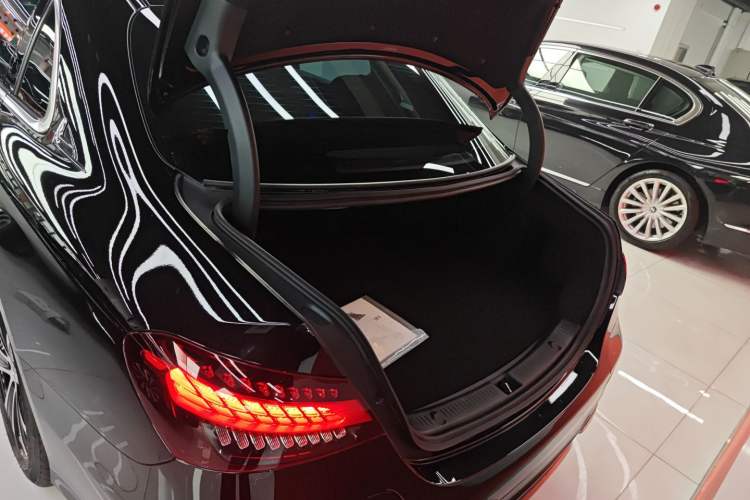 Used Mercedes-Benz E-Class New Energy 2022 E 350 e L Plug-in Hybrid Sports Sedan