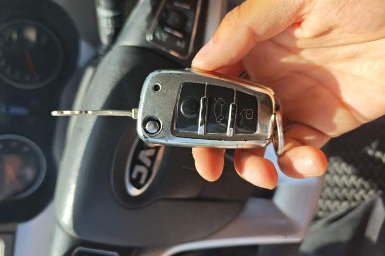 Used JAC Refine M4 2017 2.0T Manual Comfort Version
