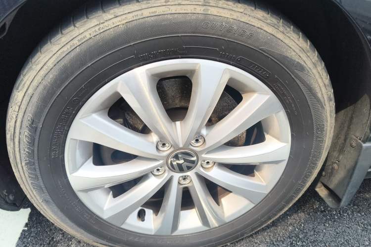 Used Volkswagen Magotan 2013 1.8TSI Luxury Model Left Front Wheel Hub
