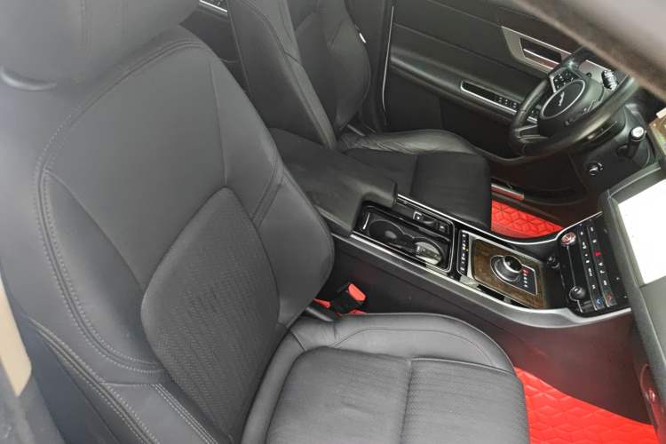 Used Jaguar XFL 2018 XFL 2.0T 250 PS Luxury Edition Right Front Seat