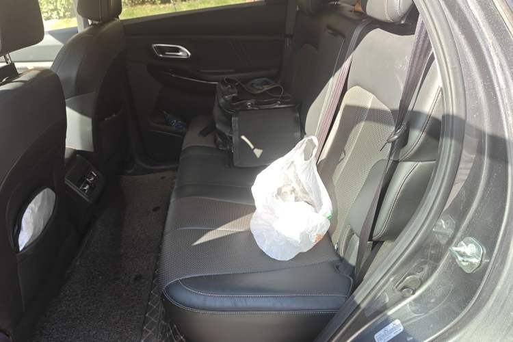 Used CHANGAN OSHAN X7 PLUS 2022 1.5T Blue Whale Edition Automatic Geeker Navigation Model
