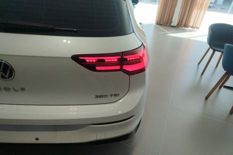 Used Volkswagen Golf 2023 Facelift 280TSI DSG R-Line Lite
