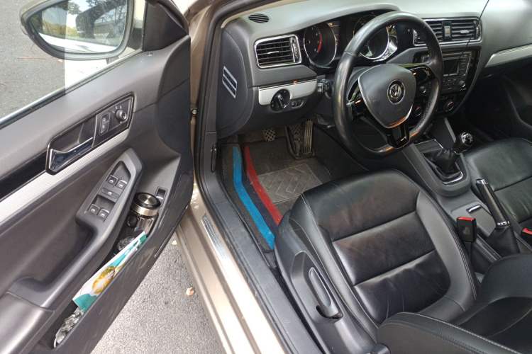 Used Volkswagen Sagitar 2015 1.6L Manual Comfort Model