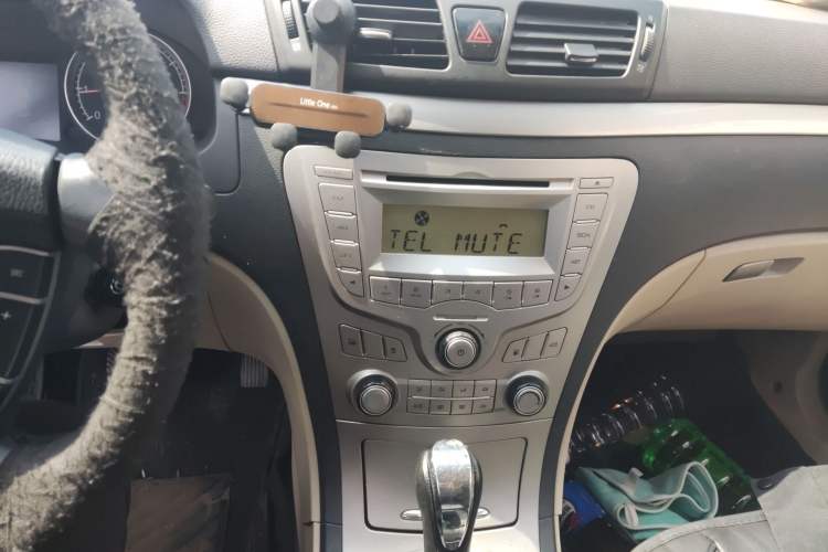 Used Brilliance BS6 2011 1.8T Automatic Comfort Model Audio And AC Panel