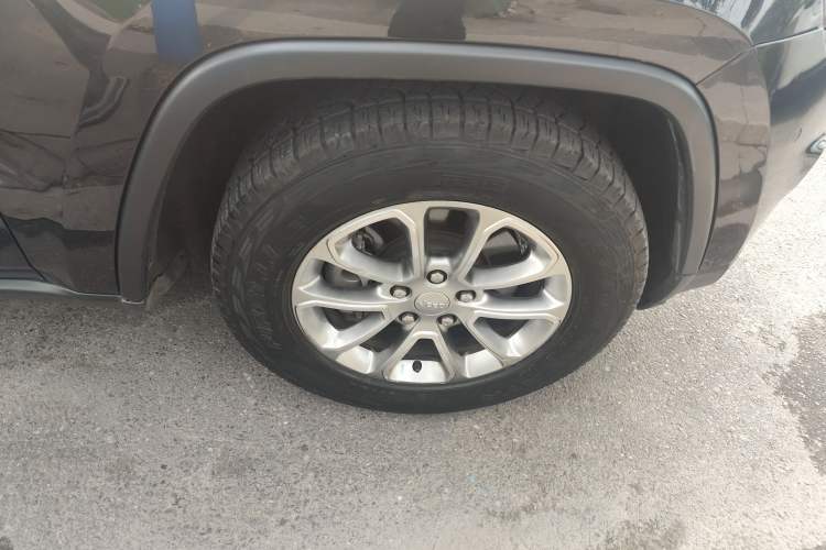 Used Jeep Grand Cherokee 2014 3.0TD Diesel Comfort Navigation Version Exterior 7