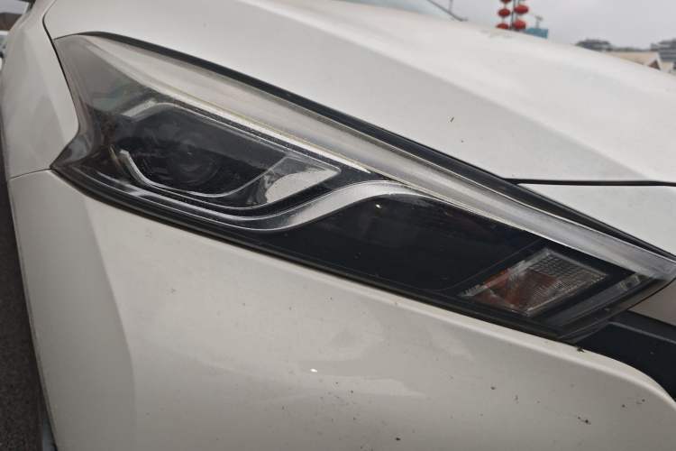 Used Nissan Lannia 2016 1.6L CVT Smart Cool Edition Right Front Headlight