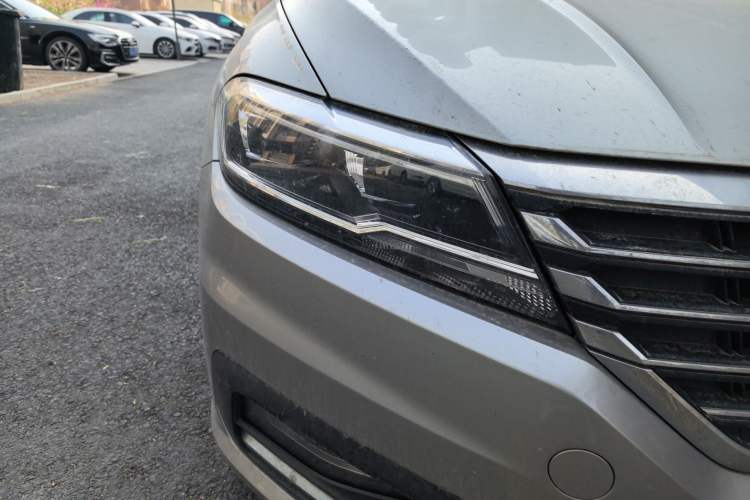 Used Volkswagen Lavida 2018 1.5L Automatic Comfort Edition China V Standard Right Front Headlight