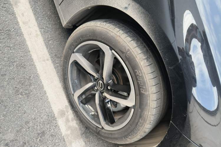 Used GAC Trumpchi GA6 2022 270T Automatic Elite Edition Right Front Wheel Hub