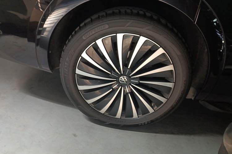 Used Volkswagen Viloran 2024 380TSI Premium Edition Exterior 5