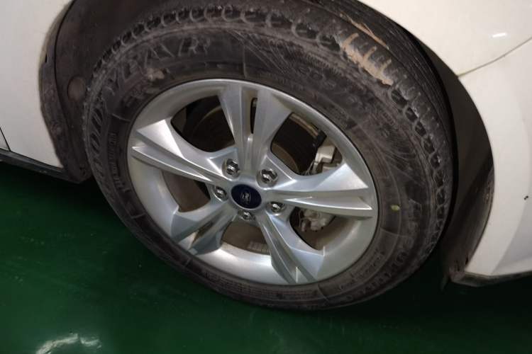 Used Ford Focus 2015 Sedan 1.6L Automatic Trend Model Right Front Wheel Hub