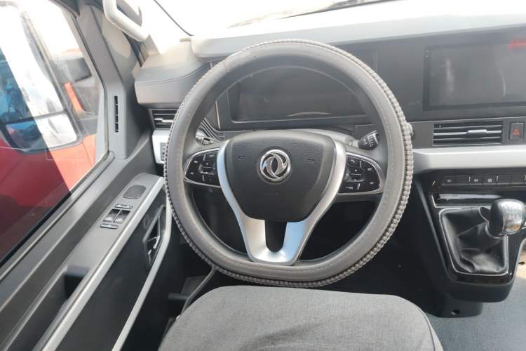 Used Dongfeng Yufeng Yufeng 2023 V9+ 2.0T Manual Front-Wheel-Drive Multi-Function Mid-Roof Van with 7/8/9 Seats
