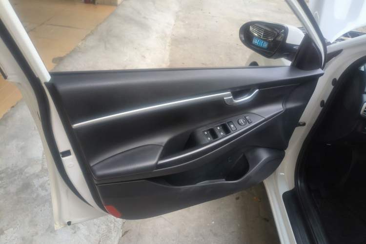 Used Hyundai Celesta 2017 1.6L Automatic Enjoyment Version GLS
