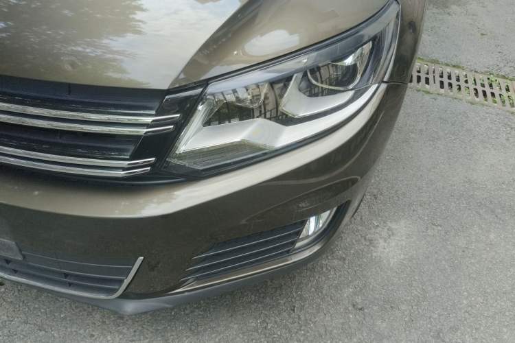 Used Volkswagen Tiguan 2015 1.8TSI Automatic All-Wheel Drive Comfort Edition Left Front Headlight