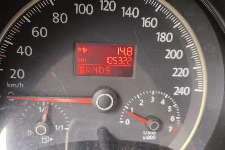 Used Volkswagen Beetle 2010 1.6 AT Odometer Close Up