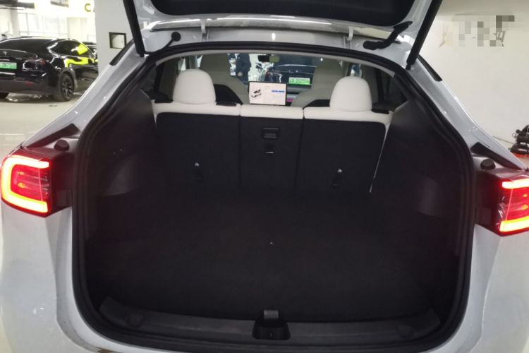 Used Tesla Model Y 2023 Long-Range All-Wheel-Drive Version Trunk