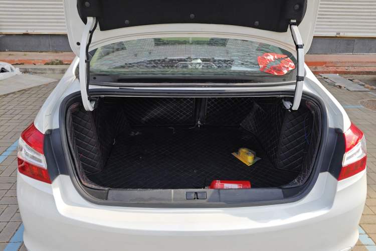 Used Peugeot 408 2018 Revised Version 1.8L Manual Leading Edition Trunk