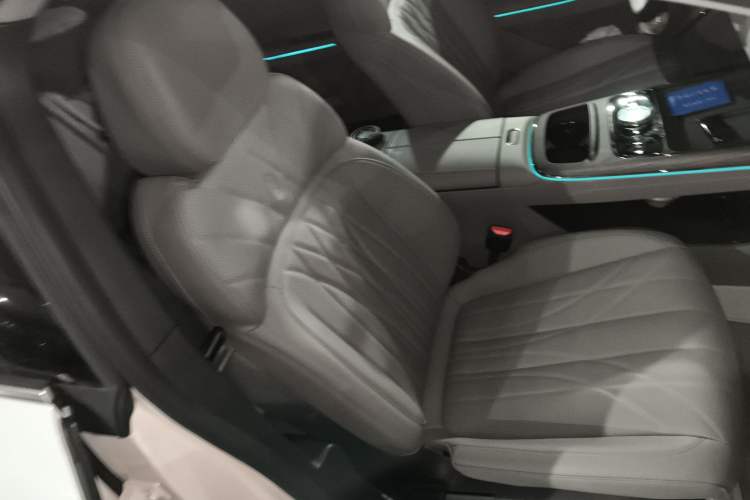 Used Geely Galaxy Galaxy 8 2025 130km EM-i Prestige Edition
