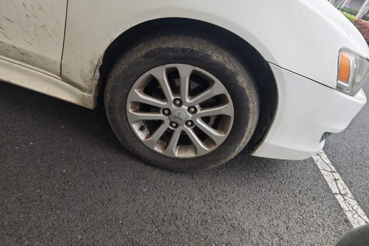 Used Mitsubishi Lancer EX 2011 Xiali Edition 2.0L Manual Comfort Model Right Front Wheel Hub