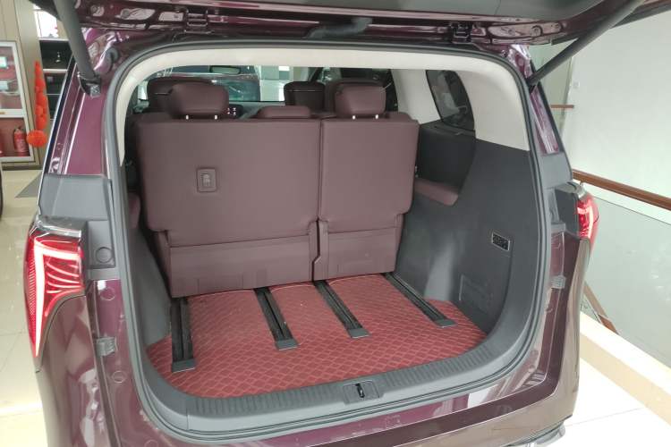 Used Buick Century 2023 2.0T Seven-Seater Yinshi Edition Trunk