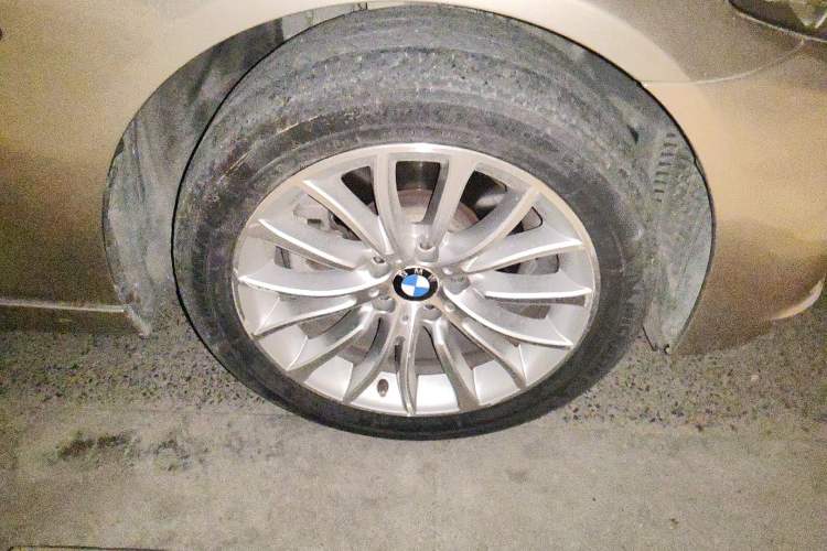 Used BMW 5 Series 2014 528Li xDrive Premium Edition Right Front Wheel Hub