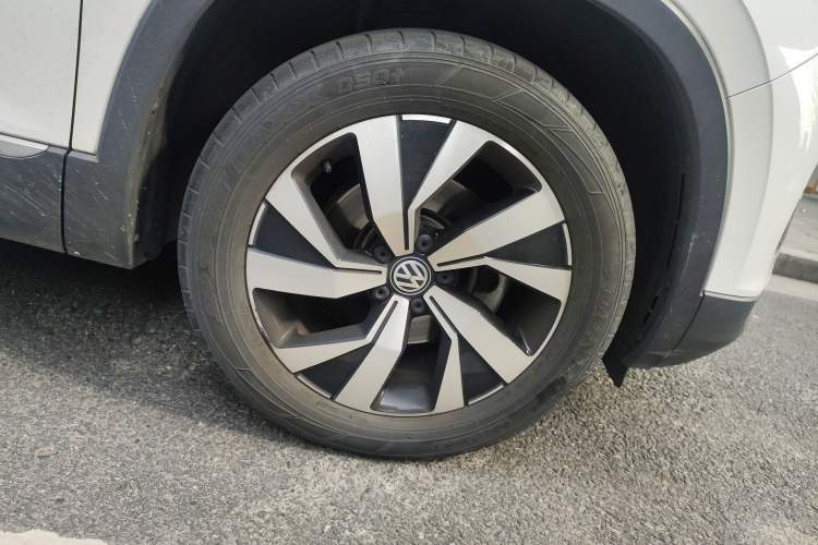 Used Volkswagen Tayron 2020 280TSI Two-Wheel Drive Luxury Connect Edition Right Front Wheel Hub