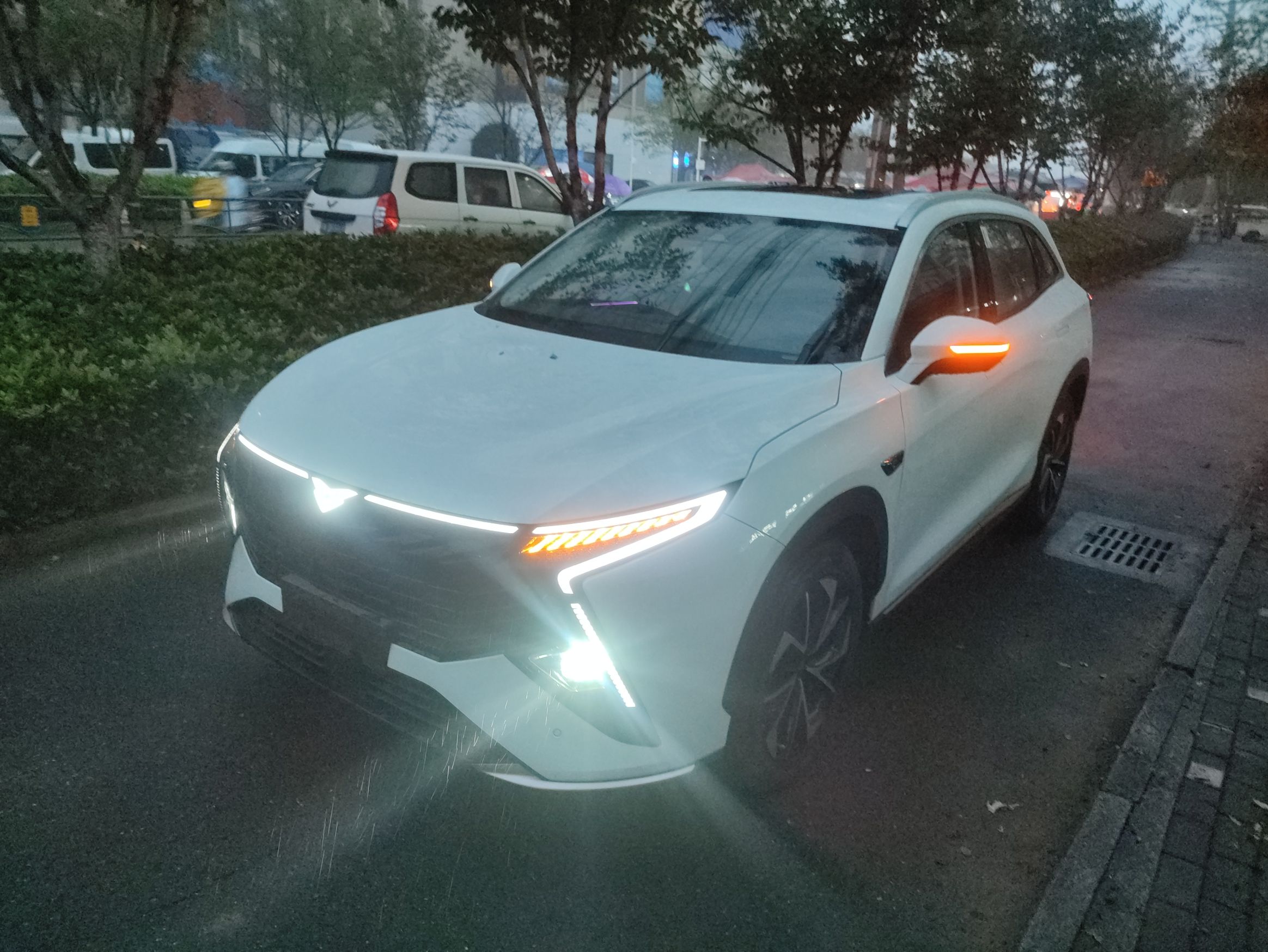 Под передней частью автомобиля