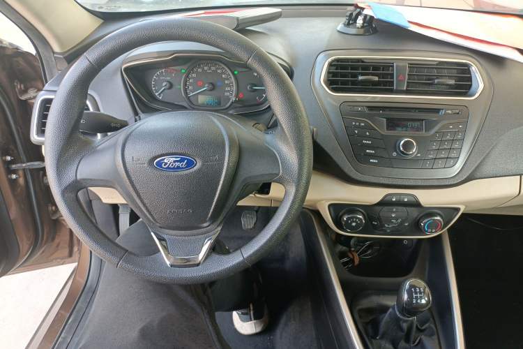 Used Ford Escort 2017 Revised Version 1.5L Manual Comfort Edition Center Console