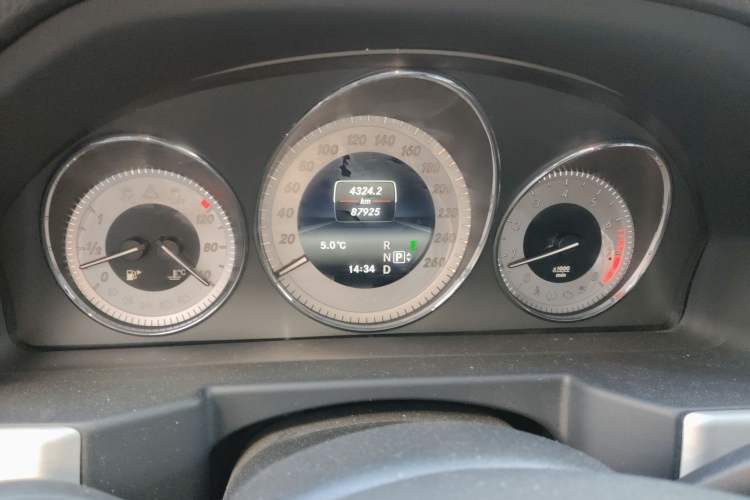 Used Mercedes-Benz GLK-Class 2013 GLK 300 4MATIC Dynamic Sunroof Model