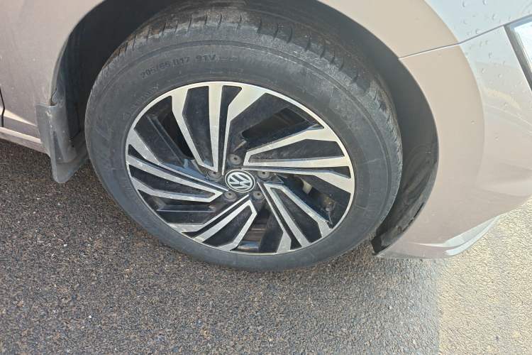 Used Volkswagen Sagitar 2019 280TSI DSG Luxury Version China VI Standard Right Front Wheel Hub