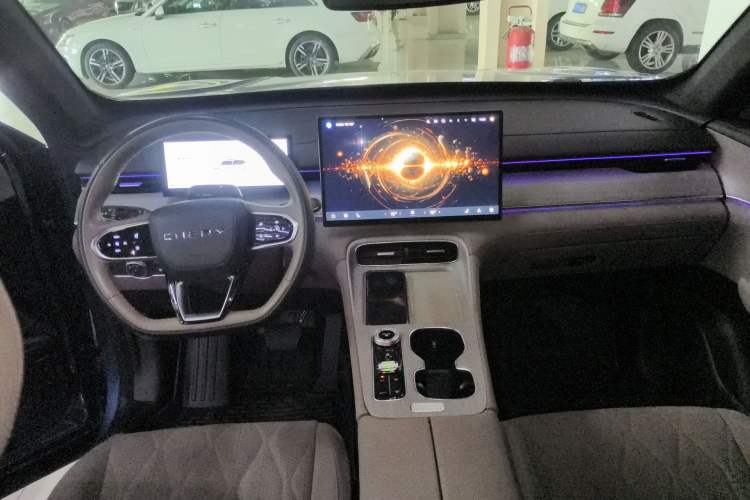 Used Chery Tiggo 8 PLUS C-DM 2025 1.5T 116 km Prestige Version 5 Seats