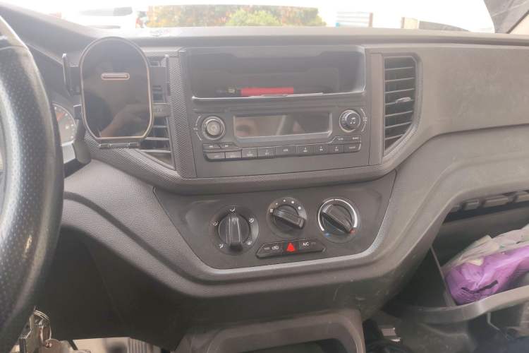 Used Wuling Hongguang V 2019 1.5L Enjoyment Version China VI LAR