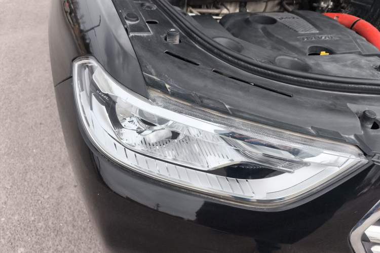 Used Haval H2 2018 Chuanxiang Edition Blue Badge 1.5T Dual-Clutch Two-Wheel Drive Fashionable Model
