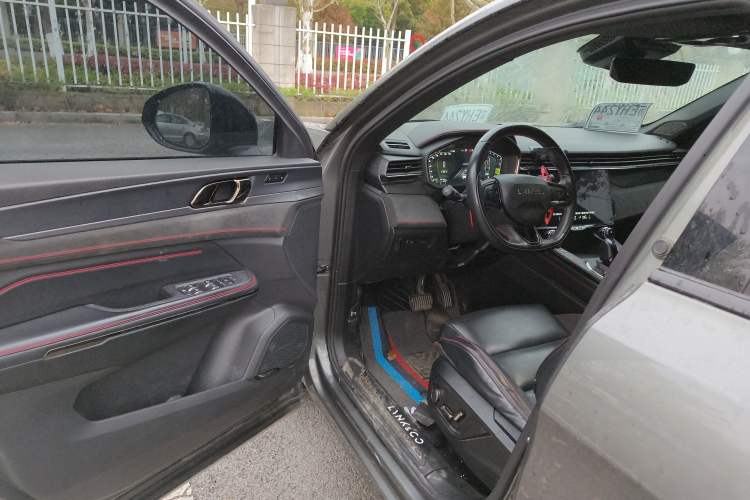 Used Lynk & Co 05 2022 2.0TD Four-Wheel Drive Dynamic Halo Driver Seat