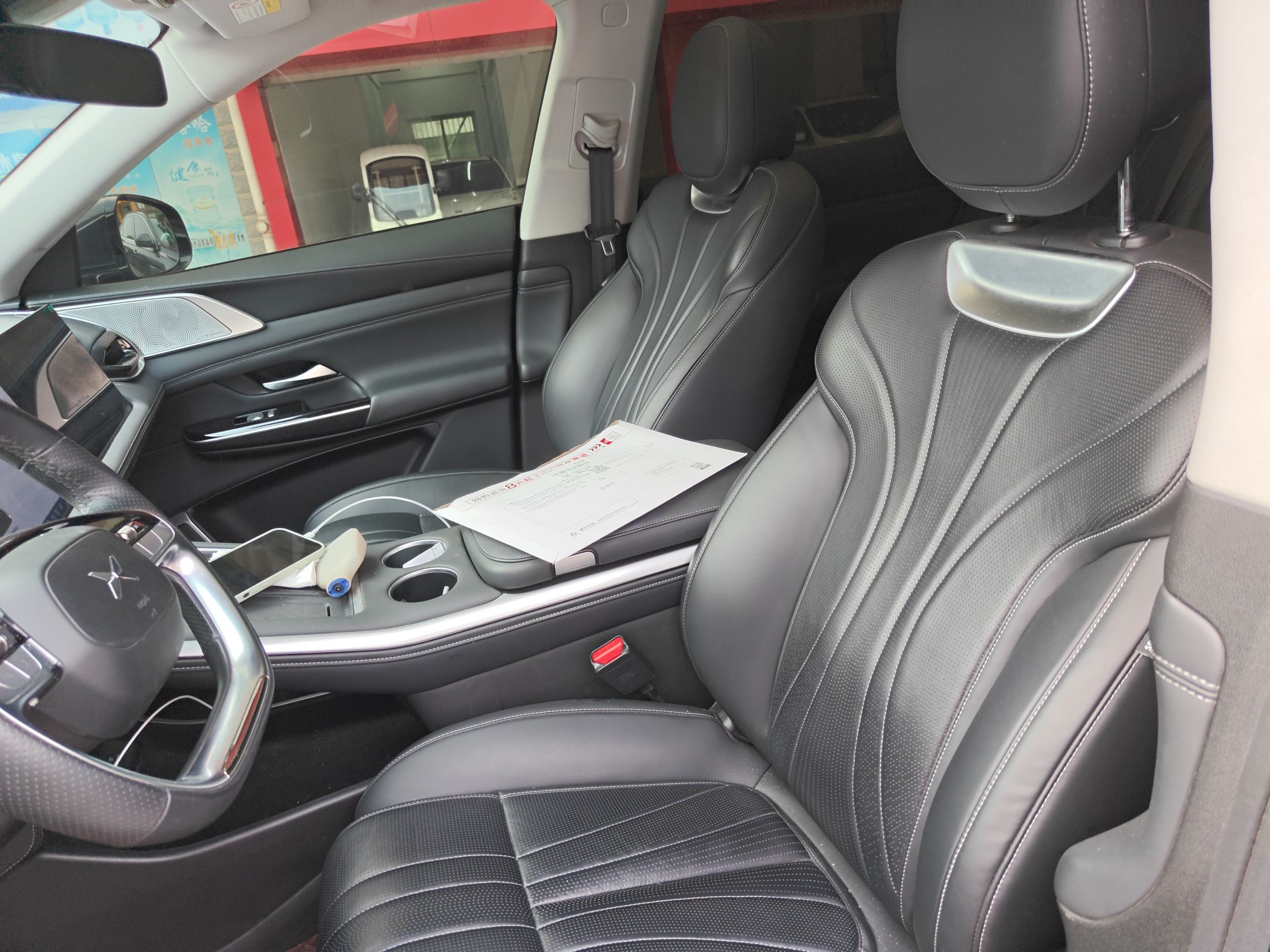 Переднее сиденье в автомобиле