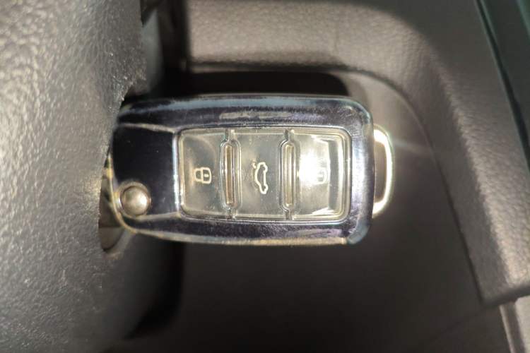 Used Volkswagen Santana 2016 1.6L Manual Fashion Edition Vehicle Key